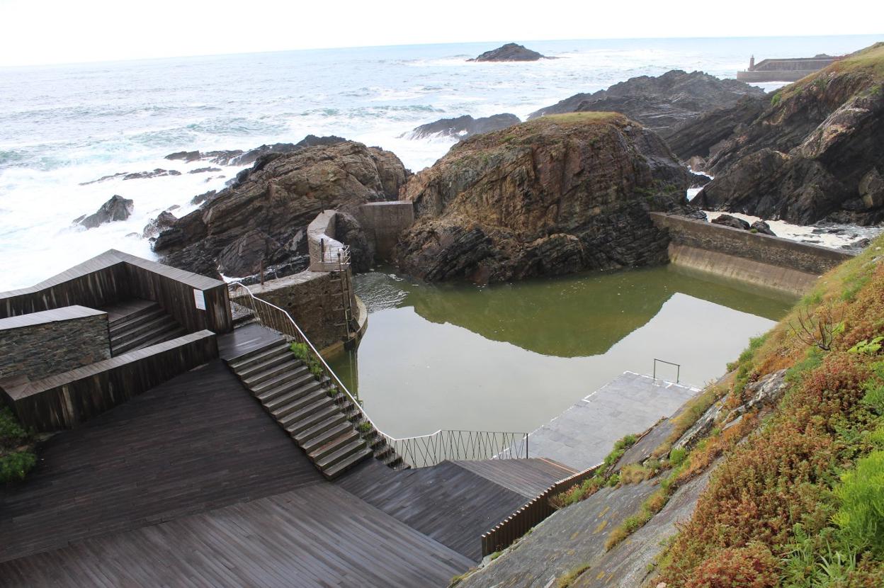La piscina de agua salada de Tapia es uno de los grandes atractivos turísticos del municipio. 
