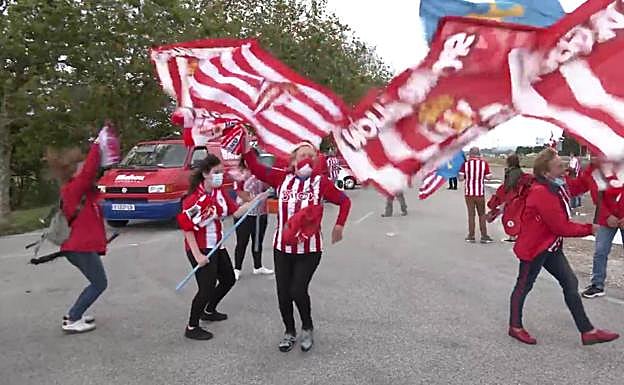 Emocionante despedida de la afición sportinguista en Castropol