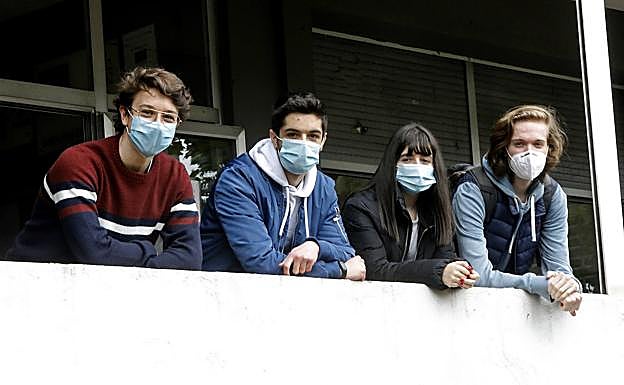 David Jeremías, Diego Sánchez, Johanna Pérez y Diego Larrea, alumnnos del IES Rosario Acuña.