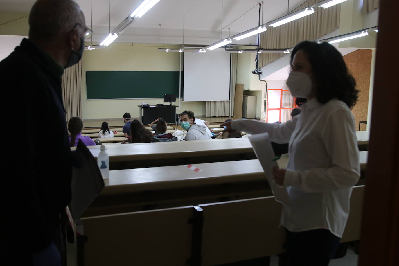 Cerca de 400 estudiantes estaban convocados en la Escuela Politécnica de Mieres, la Facultad de Química y la Escuela de Ingeniería Informática