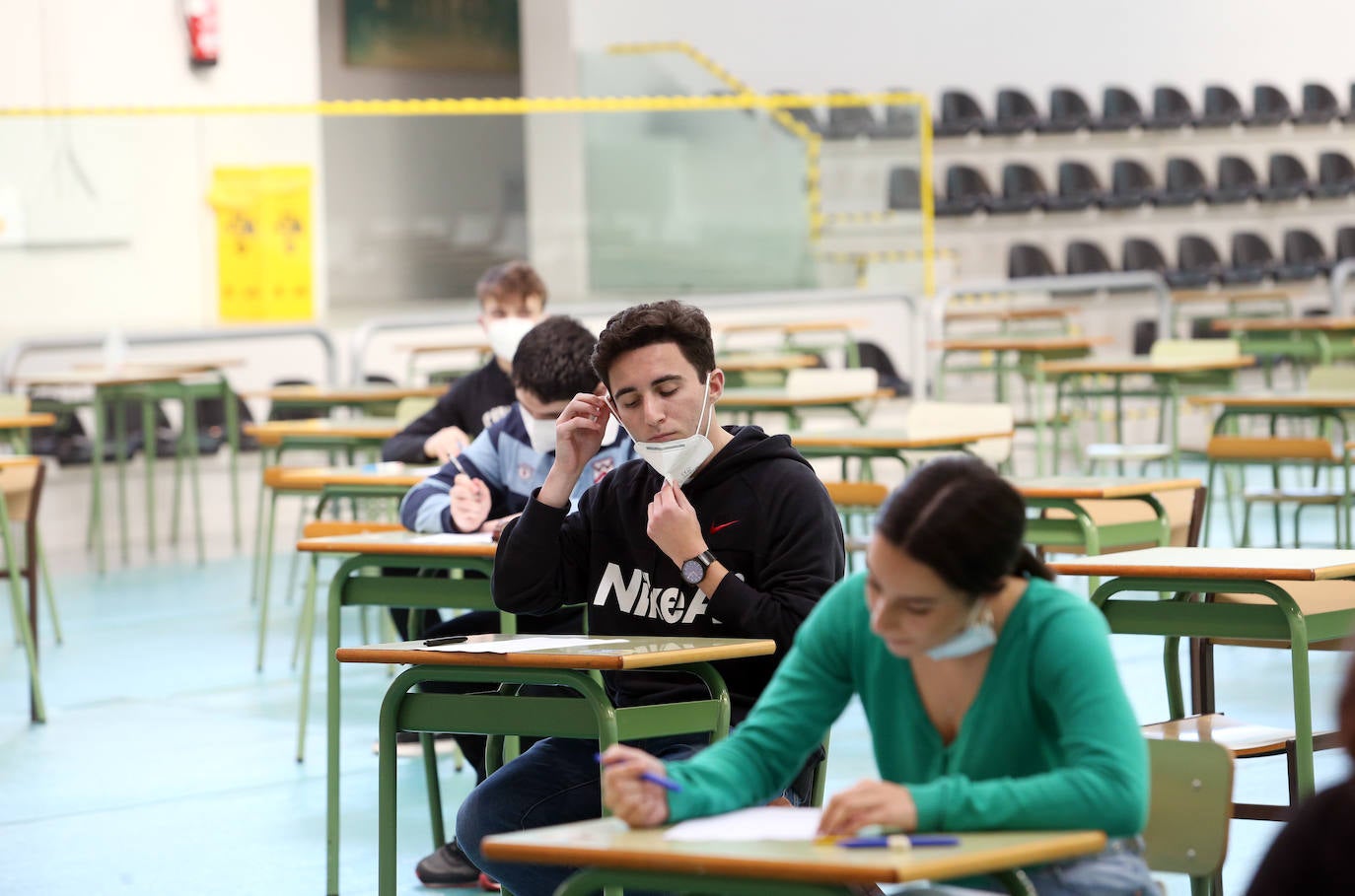 Cerca de 400 estudiantes estaban convocados en la Escuela Politécnica de Mieres, la Facultad de Química y la Escuela de Ingeniería Informática