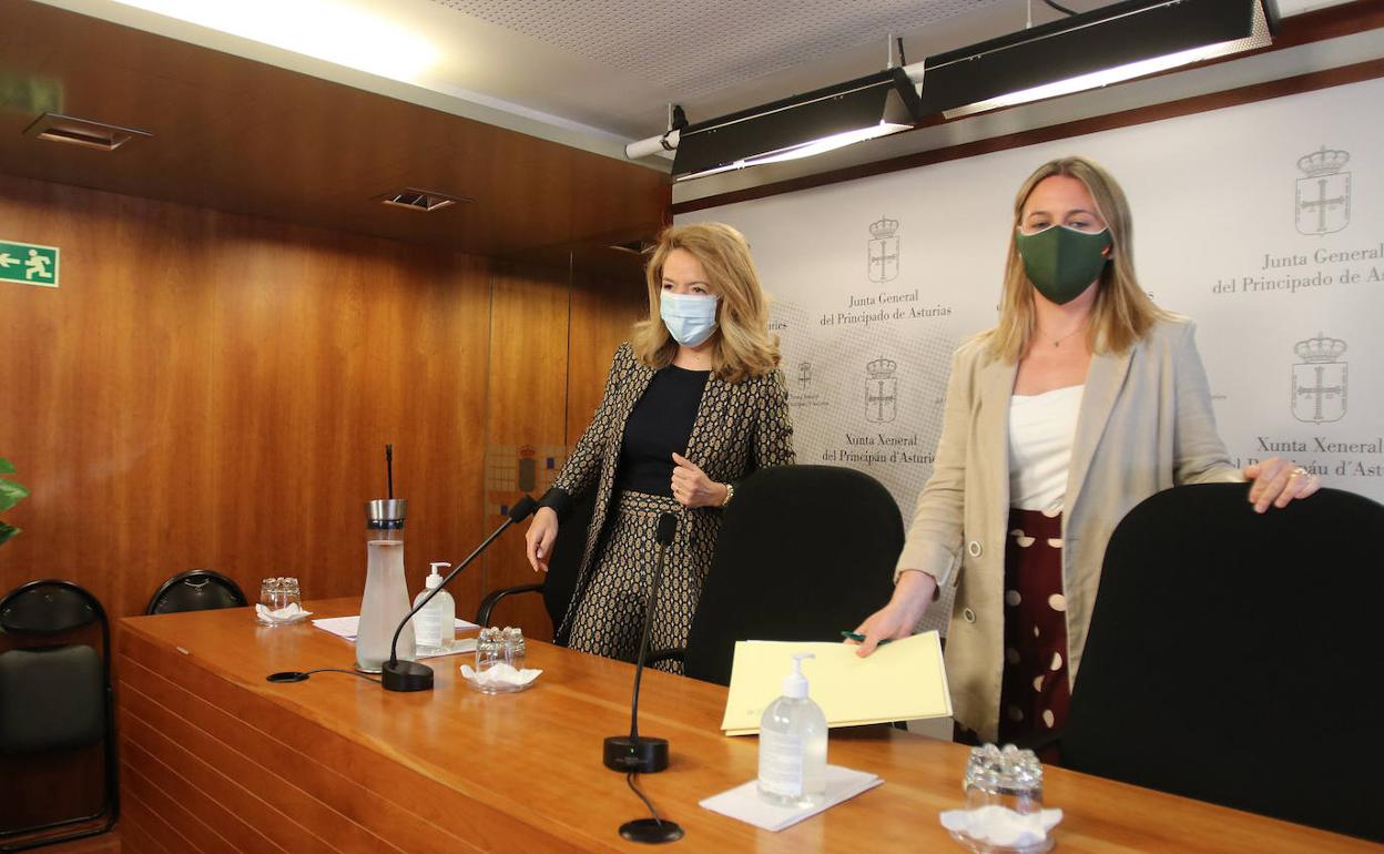 La portavoz del grupo popular, Teresa Mallada (izquierda). 