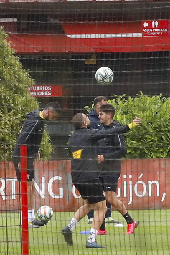 Los rojiblancos se han entrenado esta mañana en Mareo, en una sesión que comenzó en el gimnasio. Damián Pérez se manatiene como duda para el encuentro del jueves.