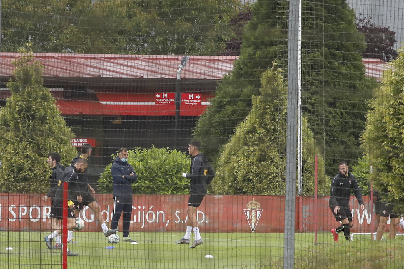 Los rojiblancos se han entrenado esta mañana en Mareo, en una sesión que comenzó en el gimnasio. Damián Pérez se manatiene como duda para el encuentro del jueves.