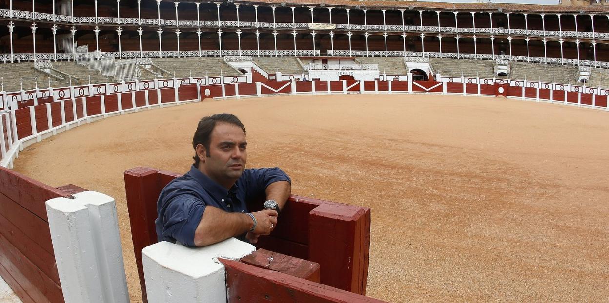 El empresario taurino Carlos Zúñiga, en una imagen de archivo en El Bibio. 