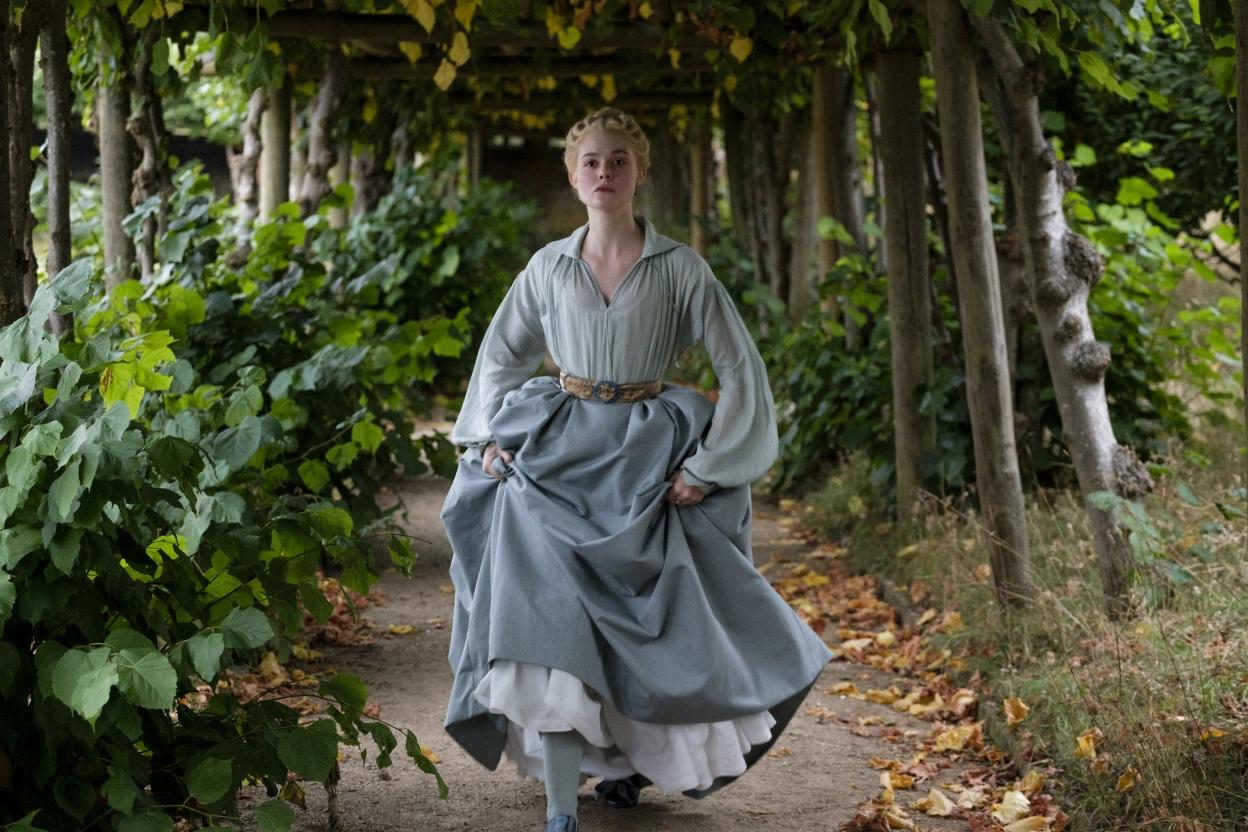 Elle Fanning se mete en la piel de Catalina la Grande en 'The Great'. 