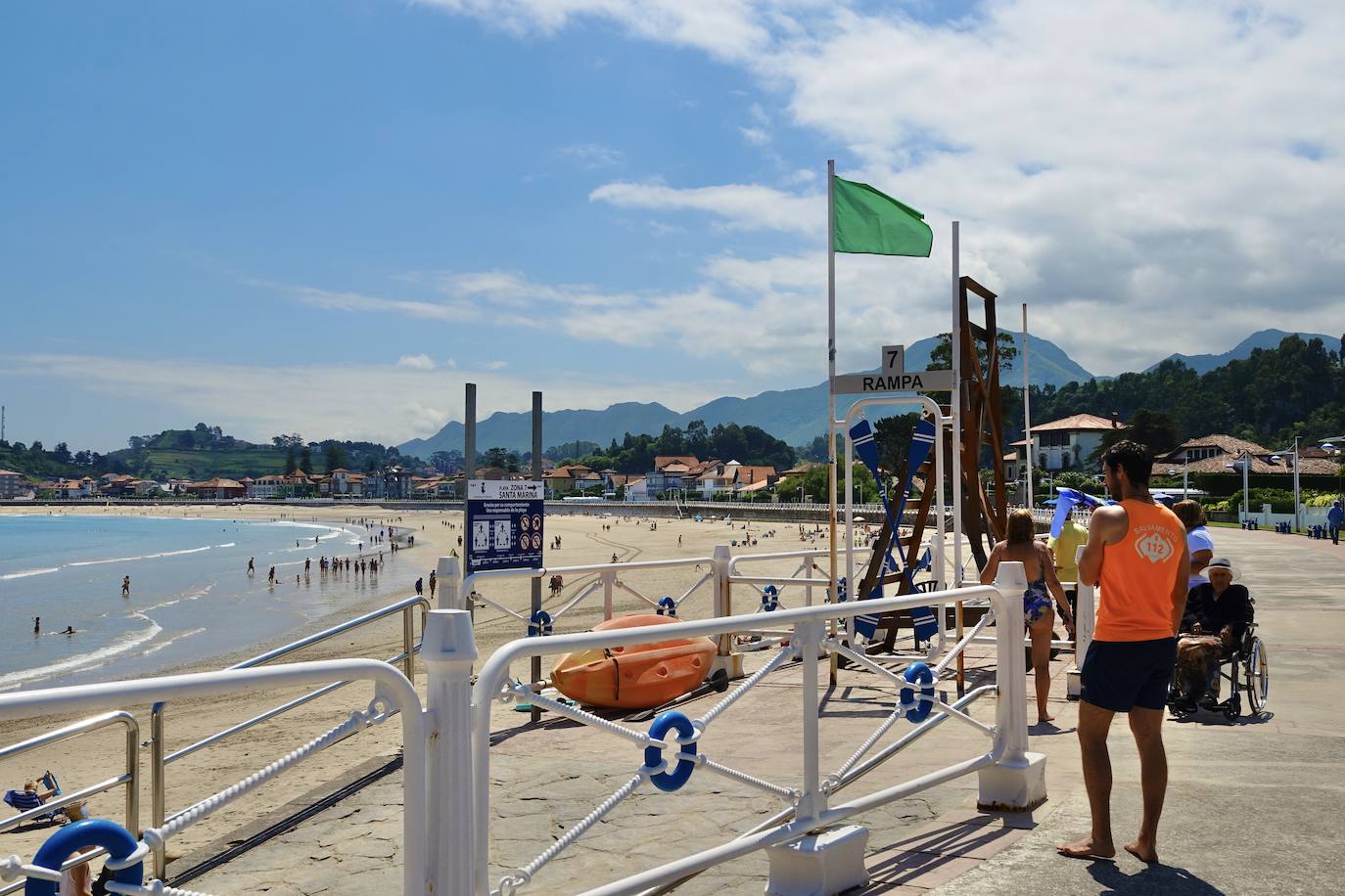 Así es la nueva normalidad en las playas asturianas. 