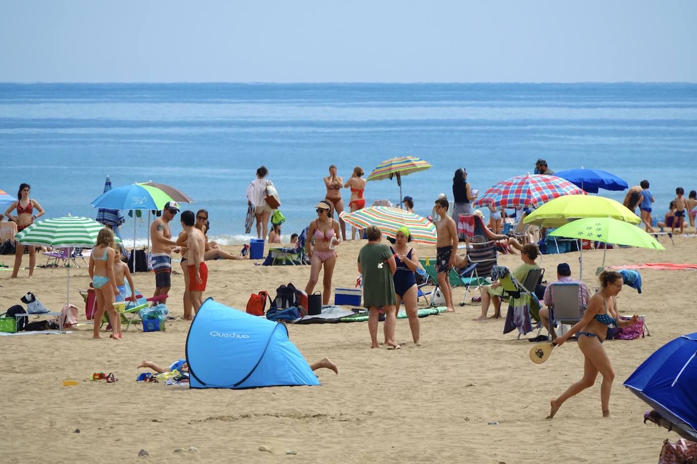 Así es la nueva normalidad en las playas asturianas. 