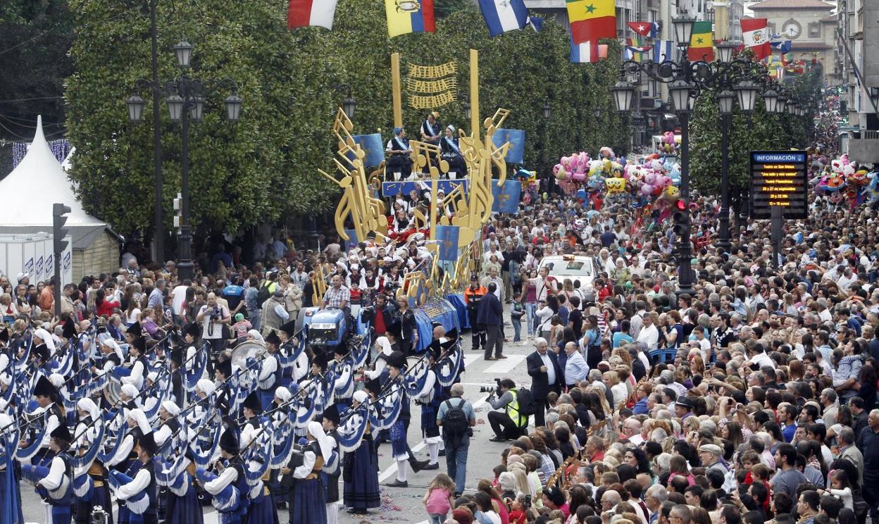 Aglomeraciones como las del Día de América en Asturias son un objetivo a evitar. 