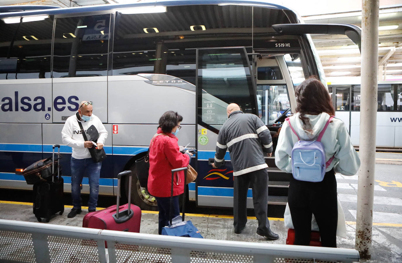 El primer Alsa con destino a Madrid salió hoy a las 7 de la mañana