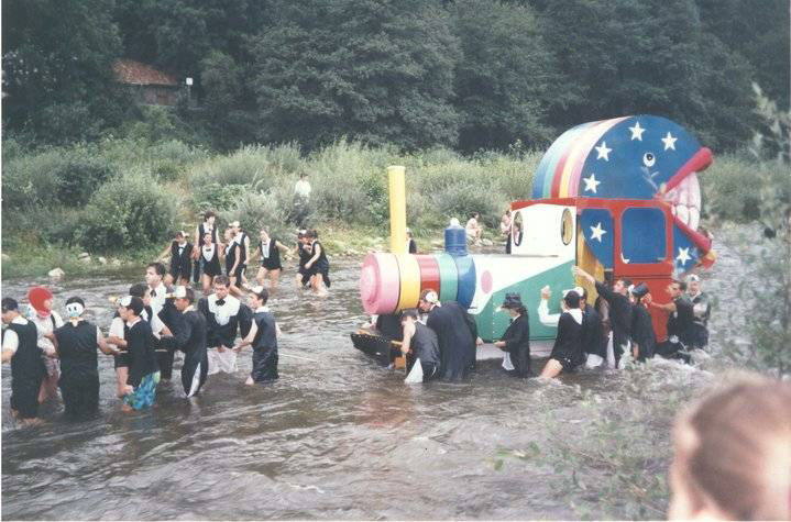 El Descenso Folklórico del Nalón, que este año cancelará todos sus actos, recibe el título de Fiesta de Interés Turístico Nacional. La organización, agradecida por la distinción, ya piensa en 2021. Este es un homenaje histórico a una de las fiestas más populares de Asturias.