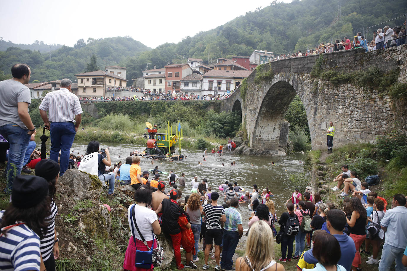 El Descenso Folklórico del Nalón, que este año cancelará todos sus actos, recibe el título de Fiesta de Interés Turístico Nacional. La organización, agradecida por la distinción, ya piensa en 2021. Este es un homenaje histórico a una de las fiestas más populares de Asturias.