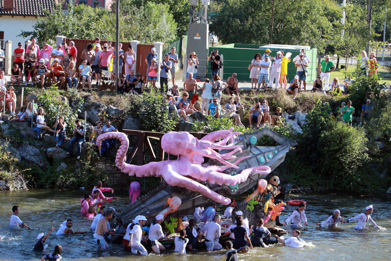 El Descenso Folklórico del Nalón, que este año cancelará todos sus actos, recibe el título de Fiesta de Interés Turístico Nacional. La organización, agradecida por la distinción, ya piensa en 2021. Este es un homenaje histórico a una de las fiestas más populares de Asturias.