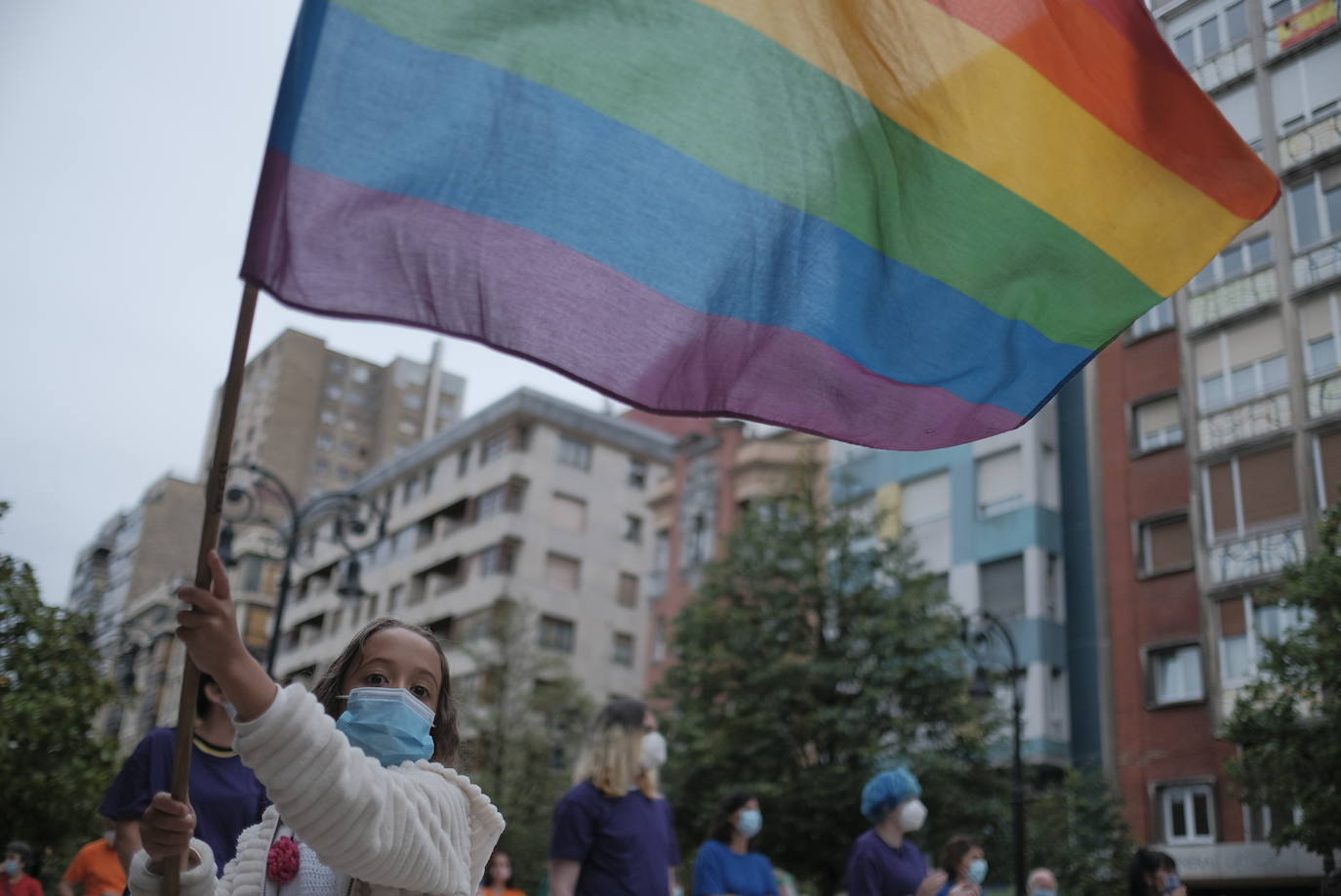 Xega organizó este sábado una movilización en bicicleta para celebrar el 'Día del orgullo 2020'. Además, tuvo lugar el recorrido urbano de la 'drag queen' Londra Show. También hubo una batukada por la noche en el paseo de Begoña.