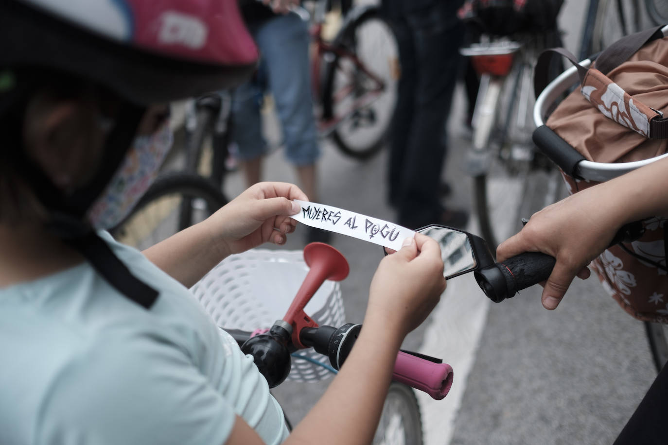 Xega organizó este sábado una movilización en bicicleta para celebrar el 'Día del orgullo 2020'. Además, tuvo lugar el recorrido urbano de la 'drag queen' Londra Show.