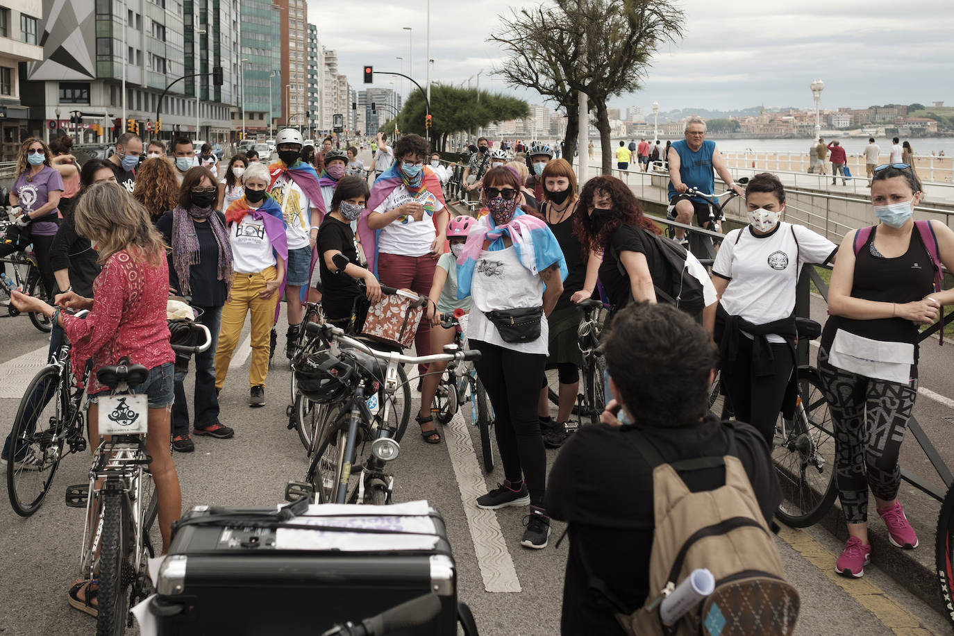 Xega organizó este sábado una movilización en bicicleta para celebrar el 'Día del orgullo 2020'. Además, tuvo lugar el recorrido urbano de la 'drag queen' Londra Show.