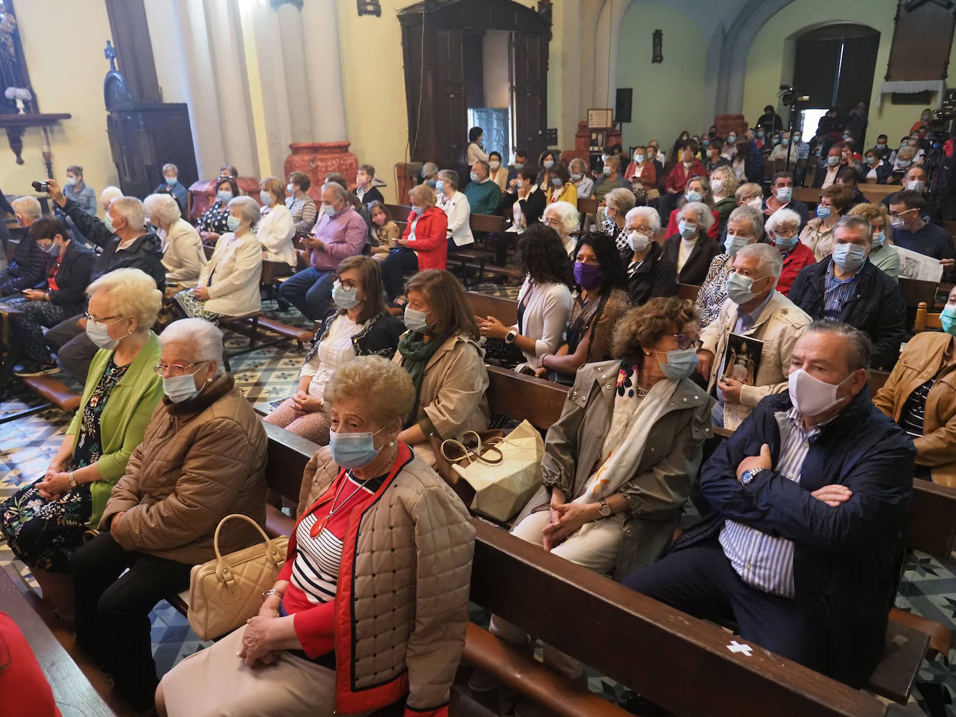 Las mascarillas marcaron la tradicional jornada que se, pese al coronavirus, se celebró en Cudillero con ciertas modificaciones sobre el programa habitual. 