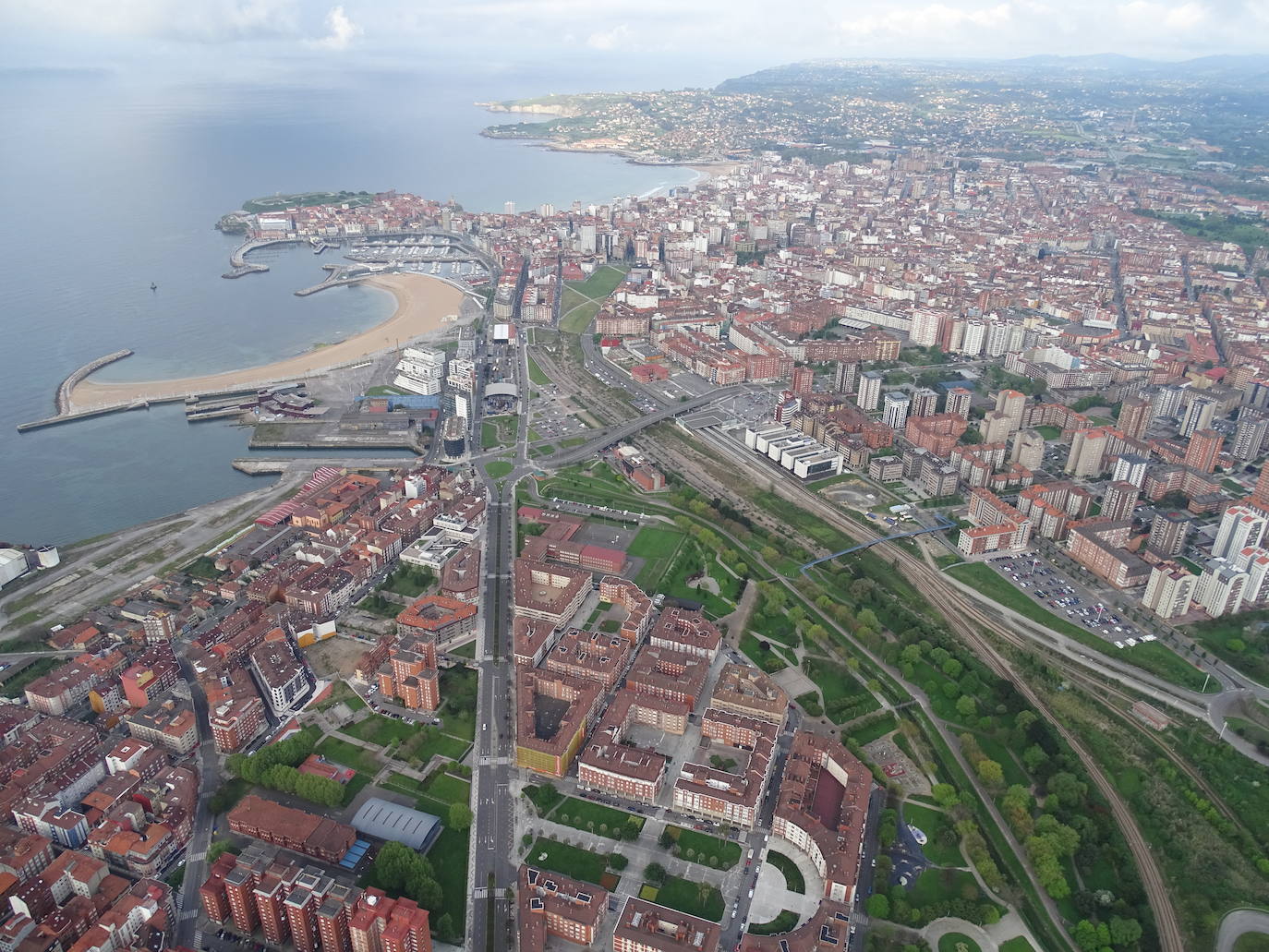 El 21 de junio se terminó el estado de alarma y se entró en una 'nueva normalidad'. Antes, los asturianos vivieron una desescalada por fases en las que la libertad de movimientos iba poco a poco adaptándose a la evolución de la pandemia