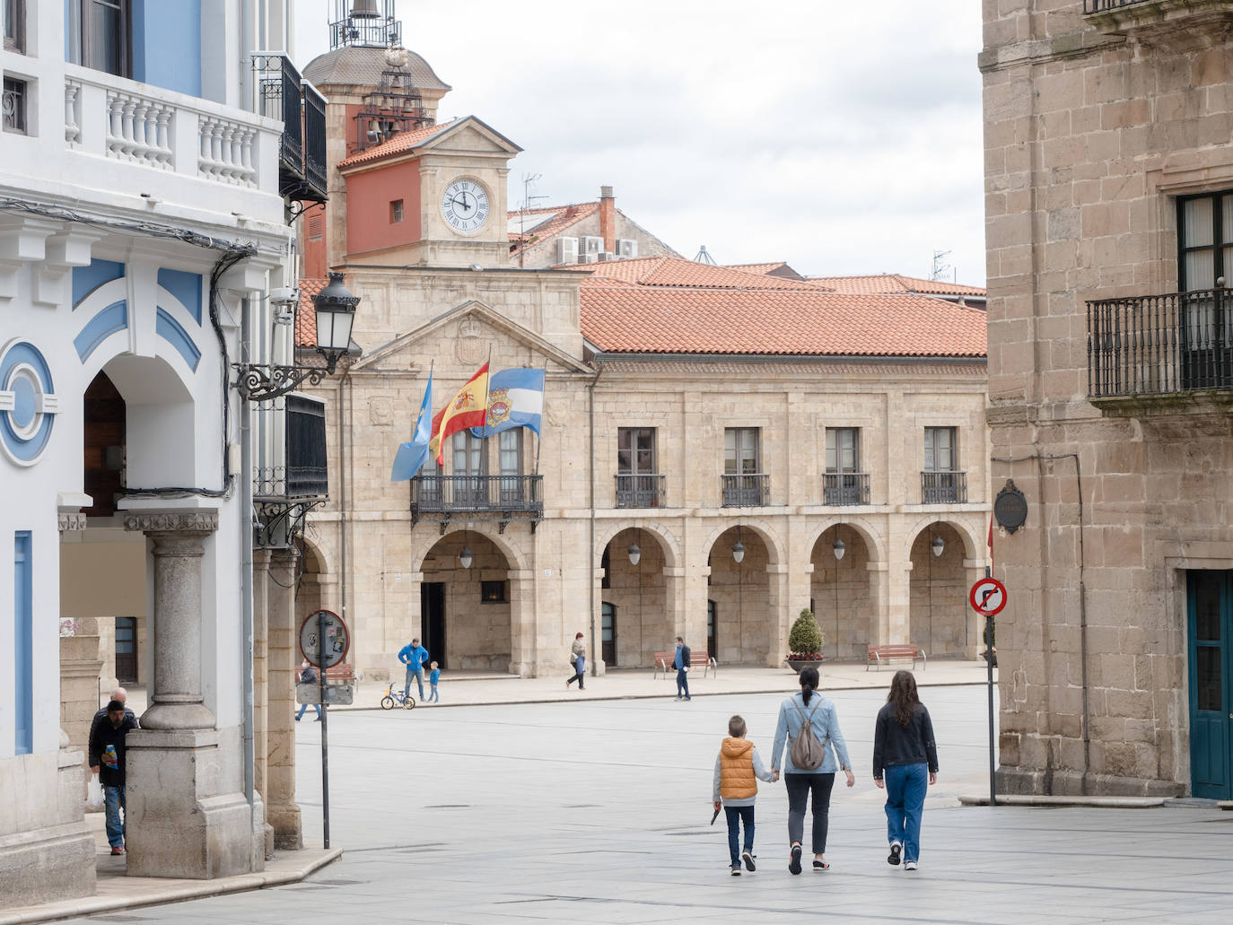 El 21 de junio se terminó el estado de alarma y se entró en una 'nueva normalidad'. Antes, los asturianos vivieron una desescalada por fases en las que la libertad de movimientos iba poco a poco adaptándose a la evolución de la pandemia