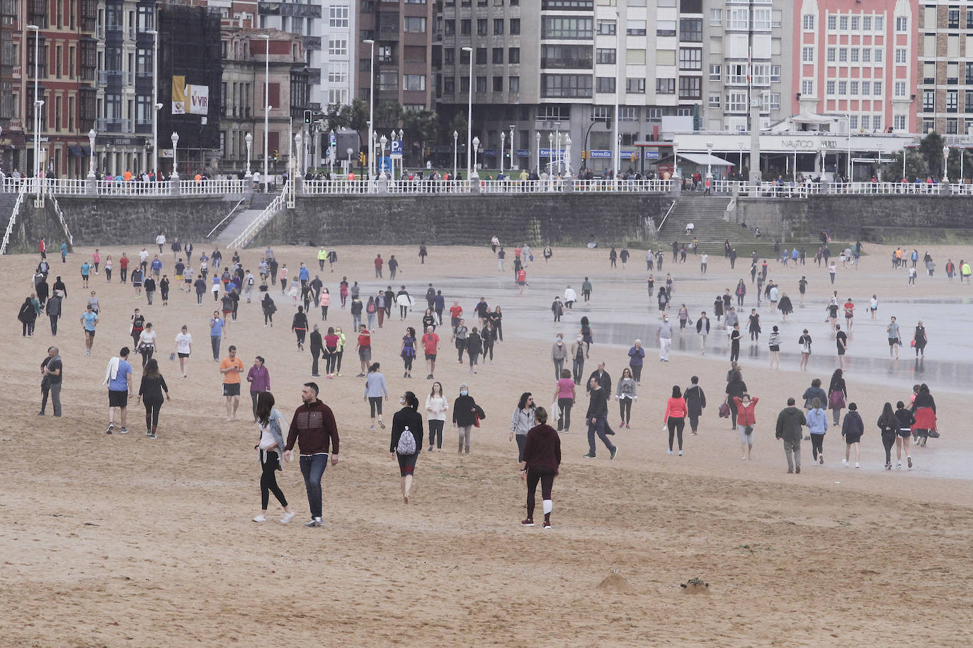 El 21 de junio se terminó el estado de alarma y se entró en una 'nueva normalidad'. Antes, los asturianos vivieron una desescalada por fases en las que la libertad de movimientos iba poco a poco adaptándose a la evolución de la pandemia