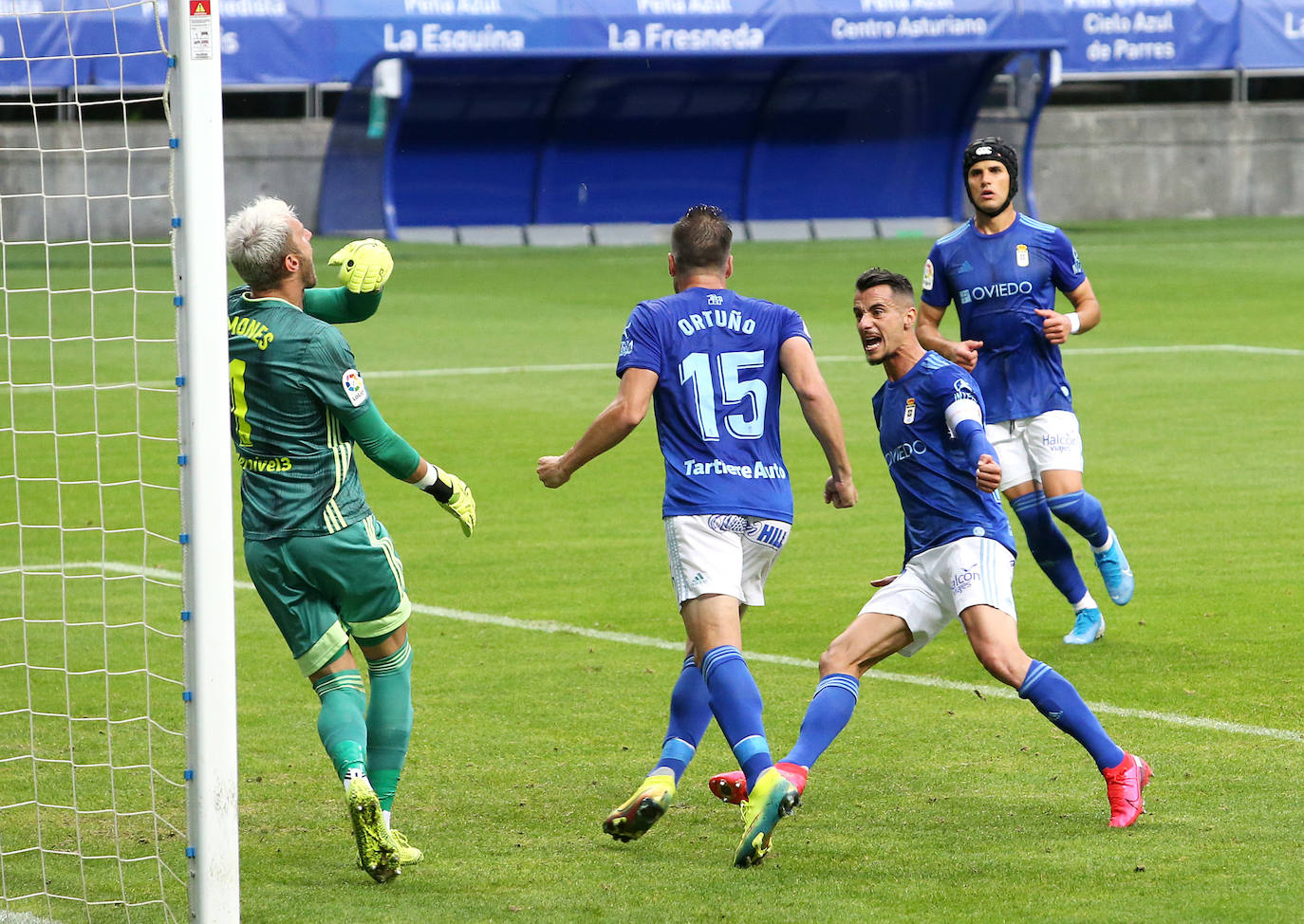 El Real Oviedo y el Mirandés se han disputado los tres puntos en el estadio Carlos Tartiere. 