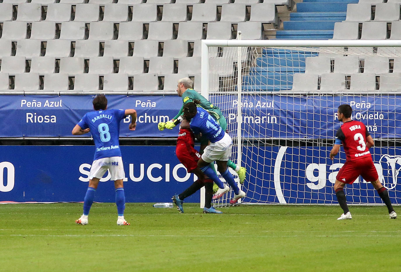 El Real Oviedo y el Mirandés se han disputado los tres puntos en el estadio Carlos Tartiere. 