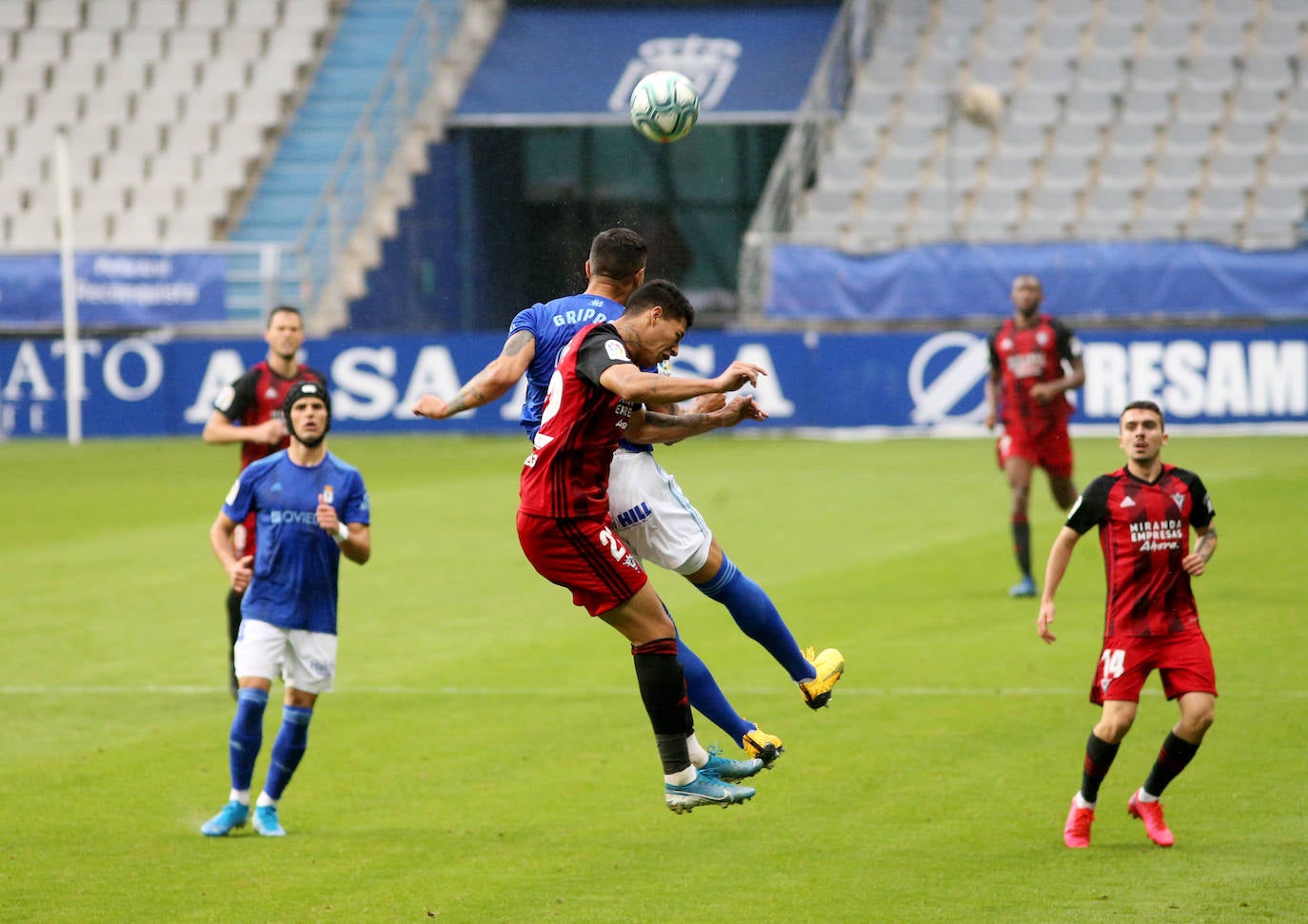 El Real Oviedo y el Mirandés se han disputado los tres puntos en el estadio Carlos Tartiere. 