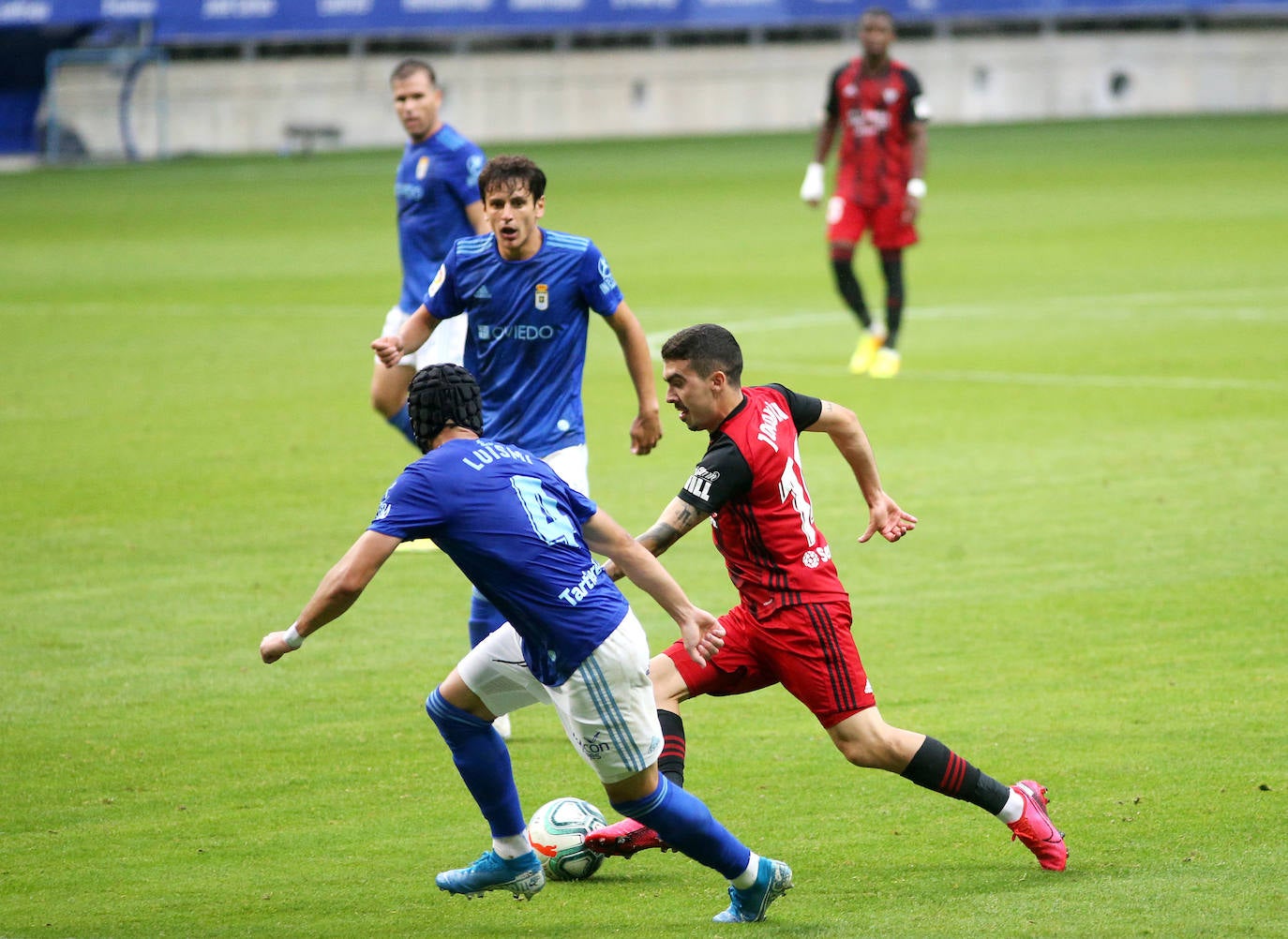 El Real Oviedo y el Mirandés se han disputado los tres puntos en el estadio Carlos Tartiere. 