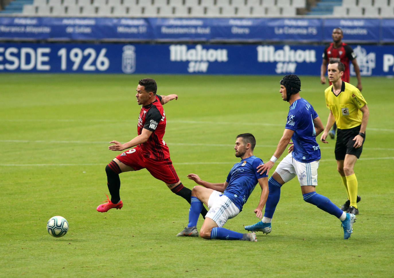 El Real Oviedo y el Mirandés se han disputado los tres puntos en el estadio Carlos Tartiere. 