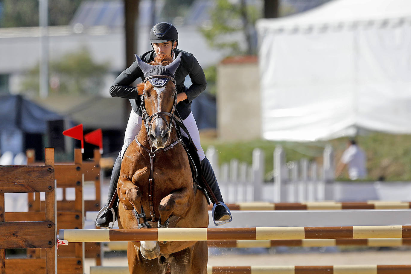 La competición comenzó a partir de las 15.30 horas con la prueba de 1,30 metros con baremo A con cronometro y desempate, mientras que las emociones más fuertes llegaron con la prueba de 1,35 metros con baremo de dos fases. 