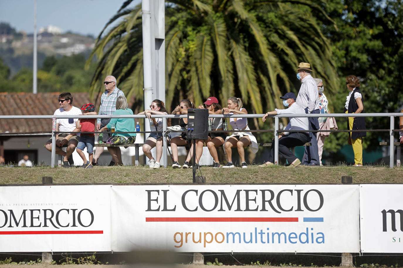 La competición comenzó a partir de las 15.30 horas con la prueba de 1,30 metros con baremo A con cronometro y desempate, mientras que las emociones más fuertes llegaron con la prueba de 1,35 metros con baremo de dos fases. 