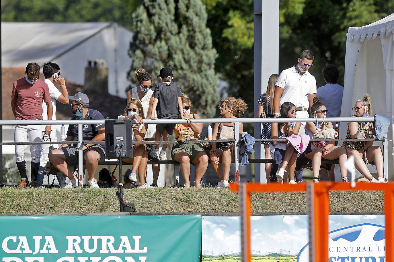 La competición comenzó a partir de las 15.30 horas con la prueba de 1,30 metros con baremo A con cronometro y desempate, mientras que las emociones más fuertes llegaron con la prueba de 1,35 metros con baremo de dos fases. 