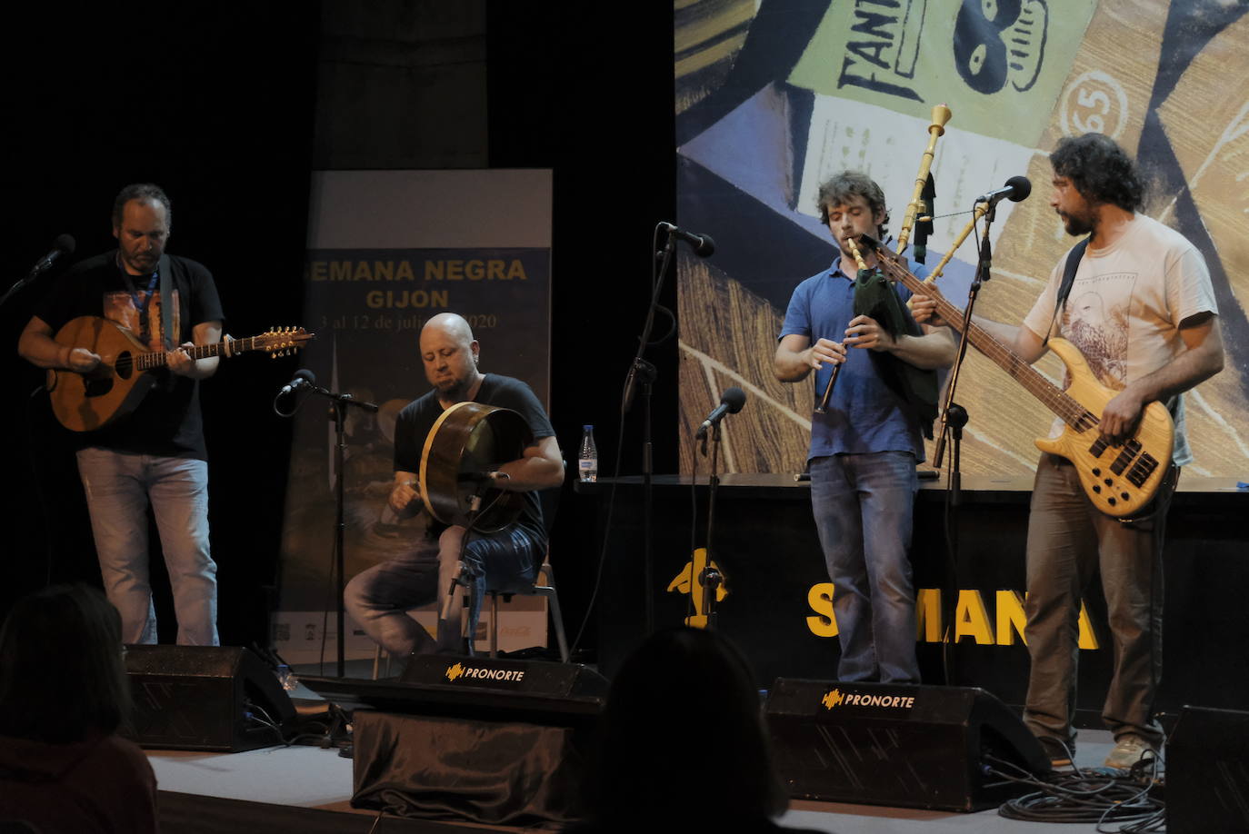 El grupo asturiano inauguró los conciertos de esta edición de la Semana Negra