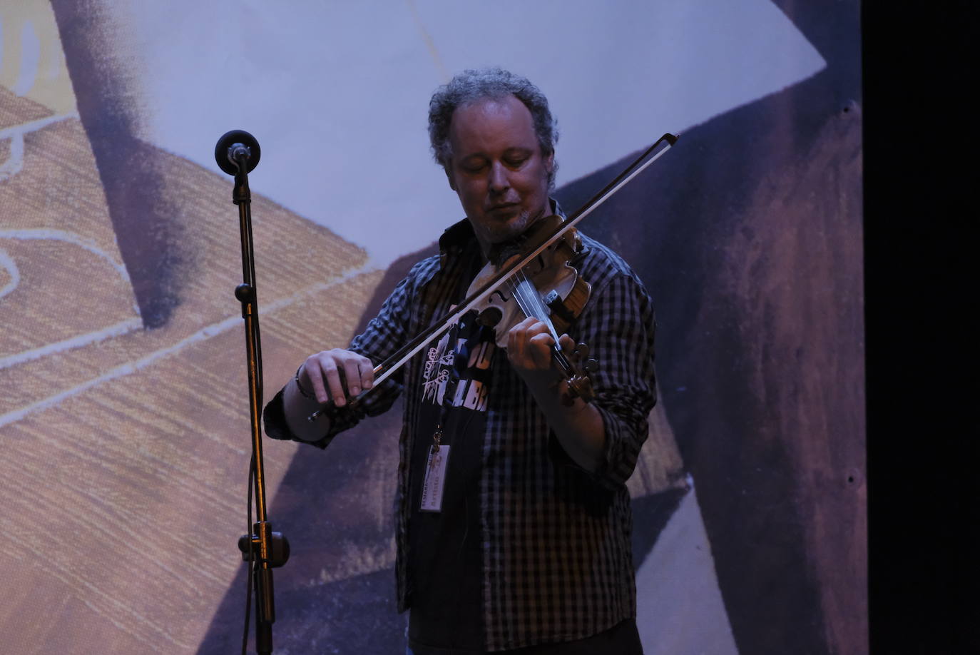 El grupo asturiano inauguró los conciertos de esta edición de la Semana Negra