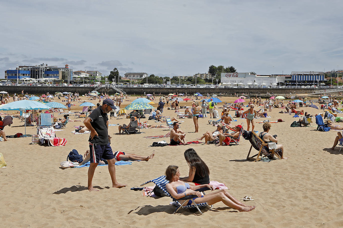 Las playas asturianas comienzan a llenarse