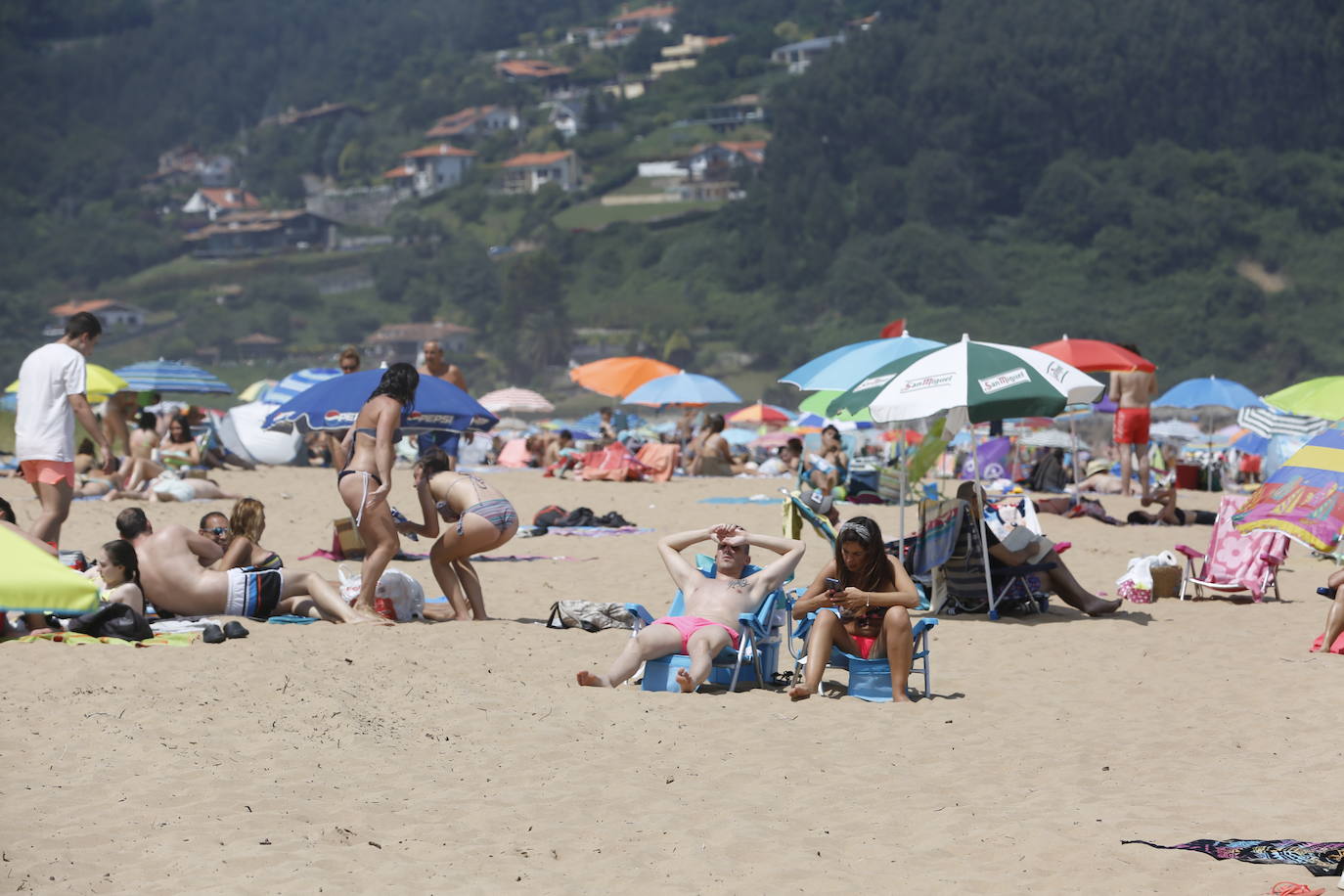 Las playas asturianas comienzan a llenarse