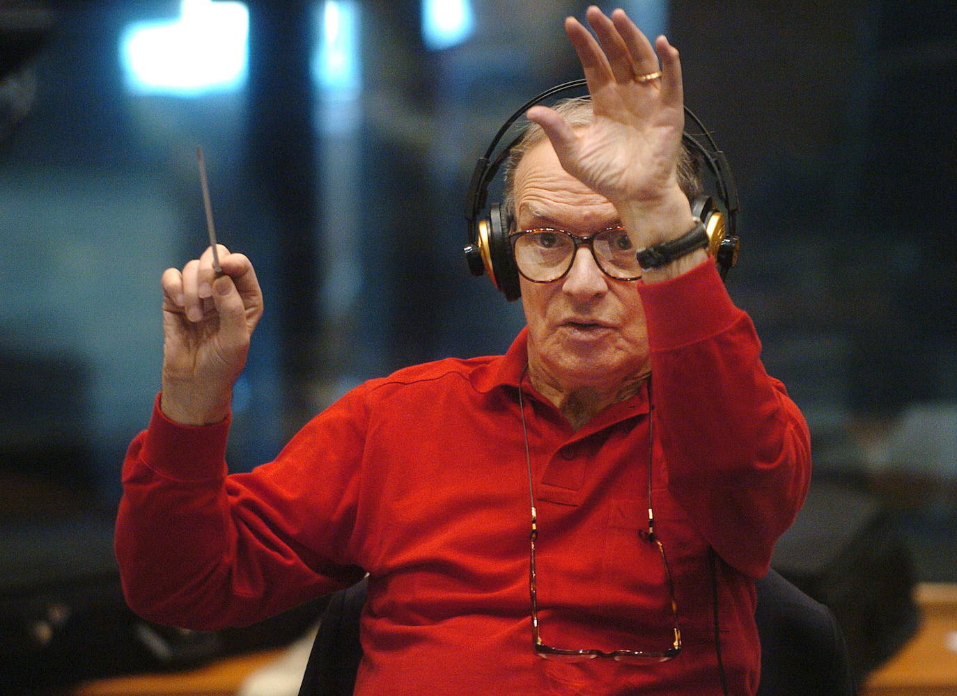 El compositor italiano Ennio Morricone, autor de más de 400 bandas sonoras para cine y televisión, ha fallecido a los 91 años. El músico fue distinguido este año con el Premio Princesa de Asturias de las Artes, galardón que comparte con el también célebre compositor John Williams.