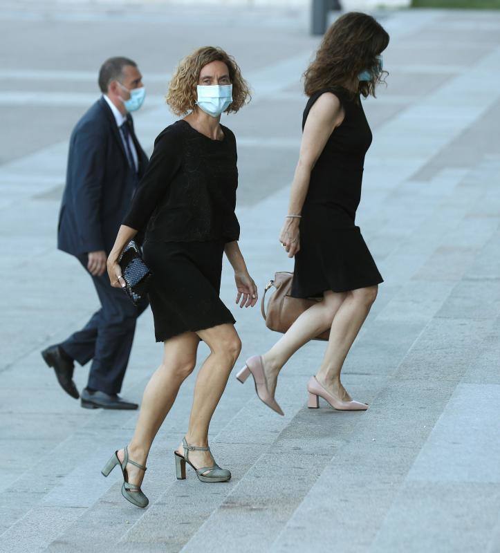 Los reyes, sus hijas, la vicepresidenta del Gobierno Carmen Calvo y representantes de otras instituciones del Estado y de partidos políticos asisten al funeral en la catedral madrileña de La Almudena organizado por la Conferencia Episcopal.