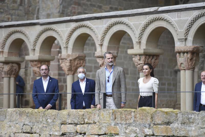 Don Felipe y doña Letizia iniciaron su periplo en Canarias como primer destino de su gira por todo el país tras el confinamiento. Después han viajado a Baleares, Andalucía, Castilla La-Macha, Comunidad Valenciana, a la Región de Murcia y a Aragón. Los Reyes visitarán todas las comunidades autónomas de España con el objetivo de apoyar al turismo después de la pandemia. 