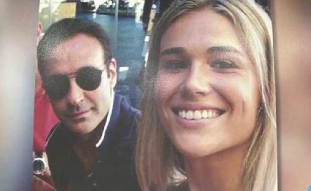 Ana Soria y Enrique Ponce, en un 'selfie'.