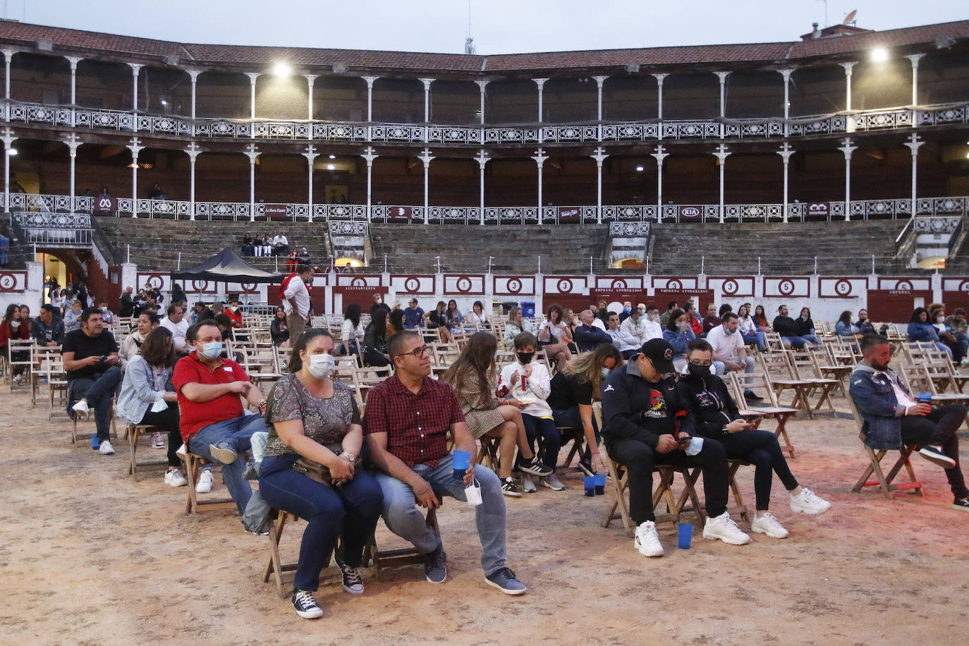 Fotos: Loquillo lanza en Gijón su conjura de lírica para los malos tiempos