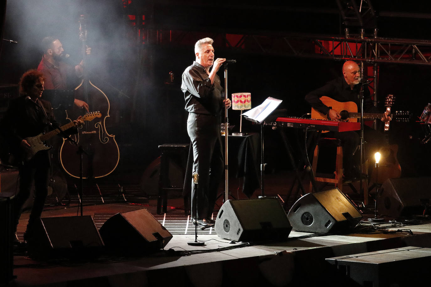 Fotos: Loquillo lanza en Gijón su conjura de lírica para los malos tiempos