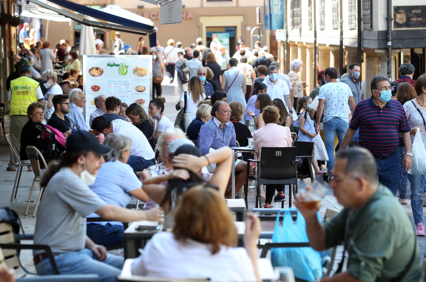 El calor que se ha instalado en la región ha llenado arenales y lugares turísticos de la región. Este clima favorable acompañará a los asturianos durante la próxima semana.