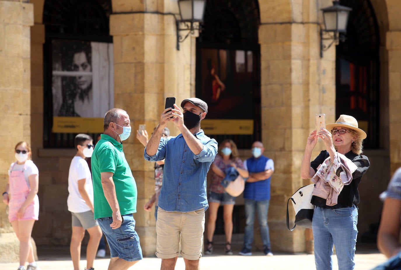 El calor que se ha instalado en la región ha llenado arenales y lugares turísticos de la región. Este clima favorable acompañará a los asturianos durante la próxima semana.