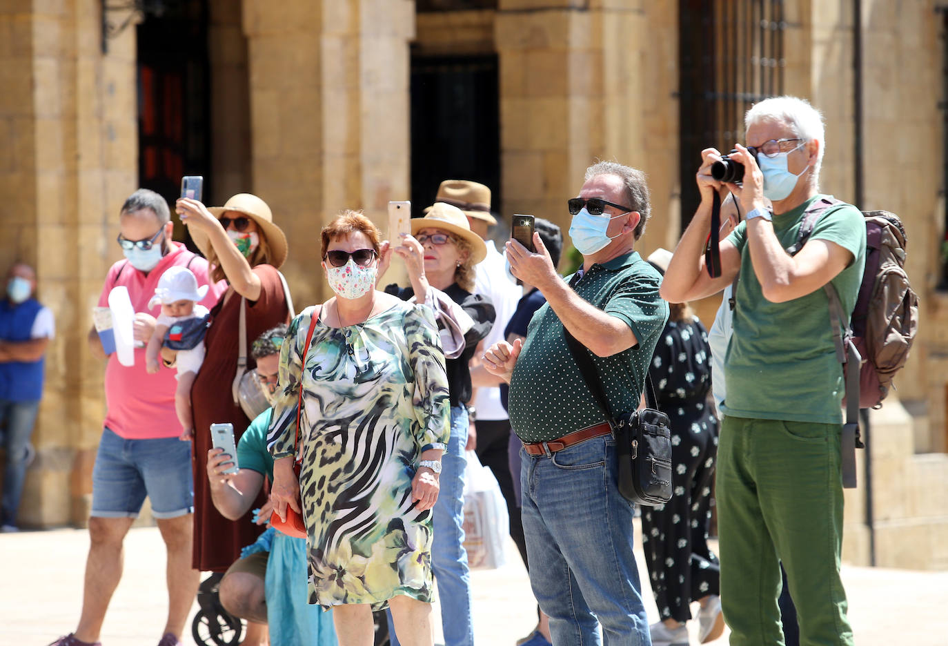 El calor que se ha instalado en la región ha llenado arenales y lugares turísticos de la región. Este clima favorable acompañará a los asturianos durante la próxima semana.