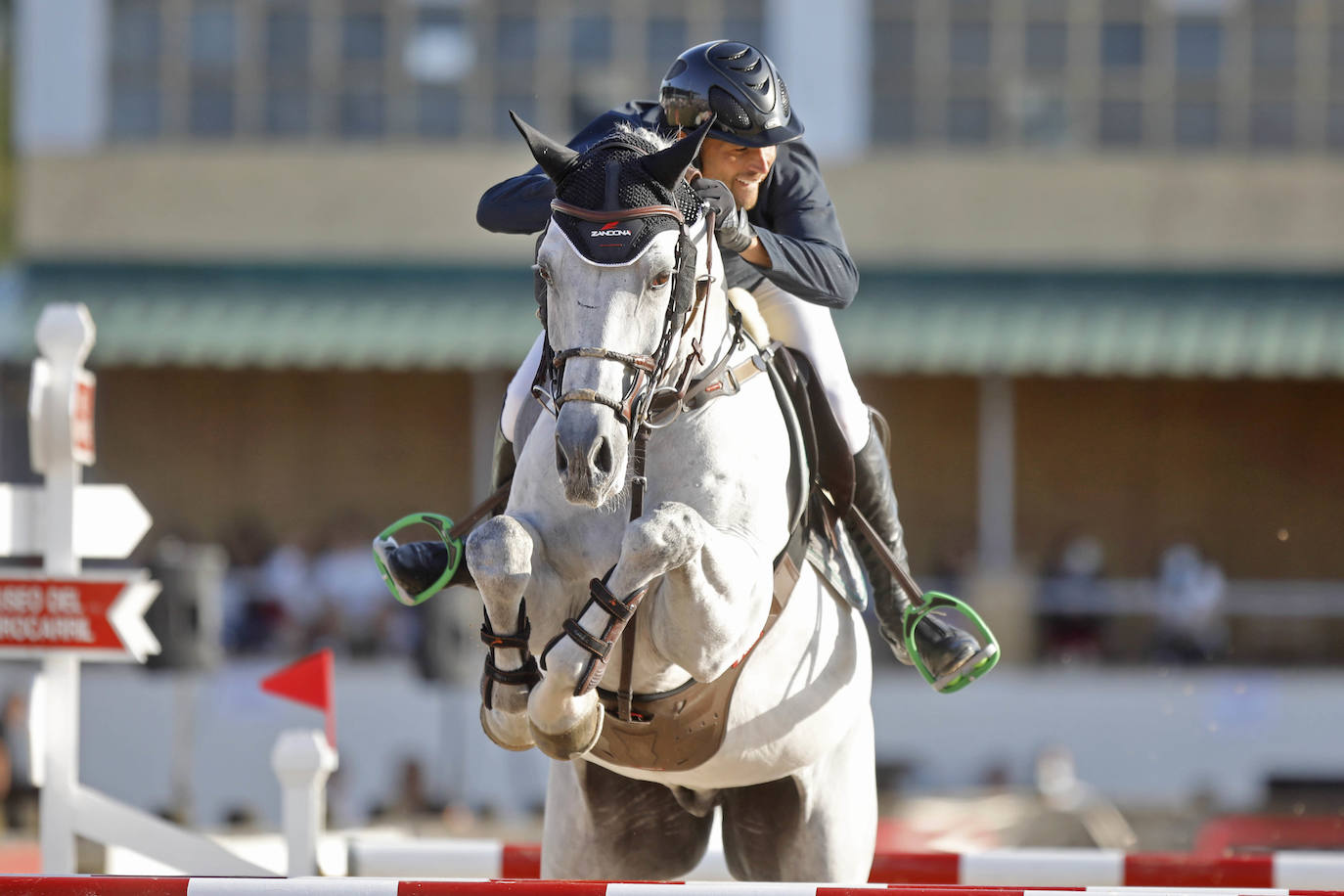 El jinete vitoriano se adjudicó el Gran Premio y la prueba de 1,35 en la última jornada del segundo CSN 3 estrellas del Gijón Horse Jumping