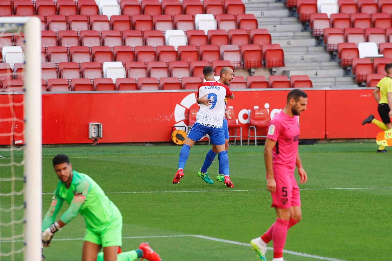 Apura sus opciones de 'play off' con una gran victoria ante el Málaga