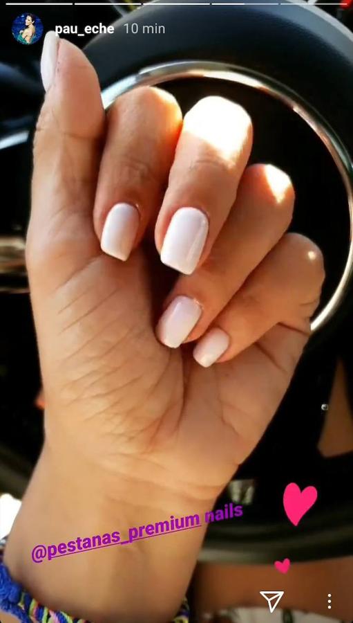 Pocos veranos hay en los que Paula Echevarría no se decante por el color blanco para sus uñas y sobre todo para resaltar su moreno.