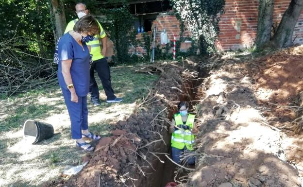 Hallan tres cuerpos en la fosa común de la finca de El Rellán, en Grado