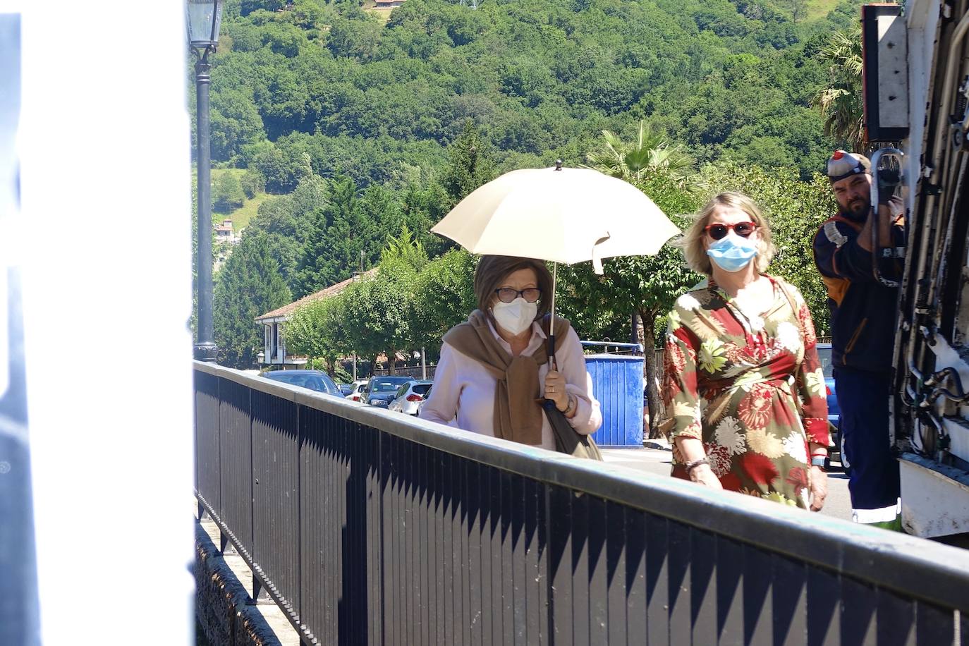 Un fin de semana de cielos despejados, sol y buenas temperaturas. Asturianos y visitantes siguen disfrutando del buen tiempo con el que julio ha atravesado su ecuador y que está propiciando llenos en playas, paseos, rios y sendas